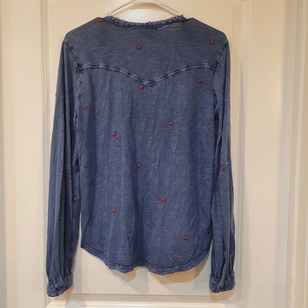 Lucky Brand Blue Blouse with Red Accents - Picture 8 of 9